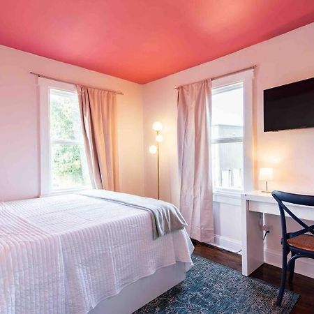 Blush And Bashful Germantown Two Bedroom Apartment ルイスビル エクステリア 写真