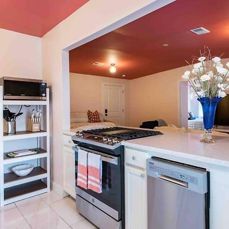 Blush And Bashful Germantown Two Bedroom Apartment ルイスビル エクステリア 写真