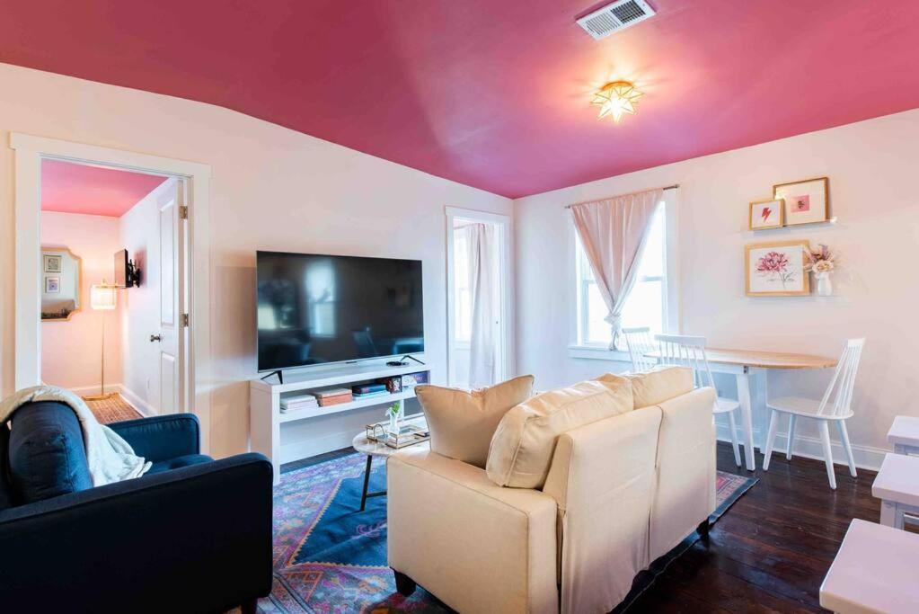 Blush And Bashful Germantown Two Bedroom Apartment ルイスビル エクステリア 写真