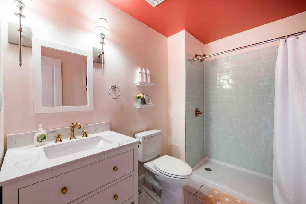 Blush And Bashful Germantown Two Bedroom Apartment ルイスビル エクステリア 写真