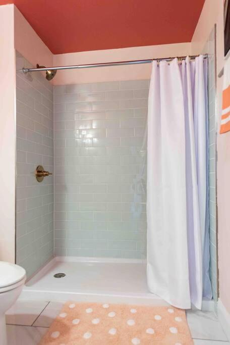 Blush And Bashful Germantown Two Bedroom Apartment ルイスビル エクステリア 写真