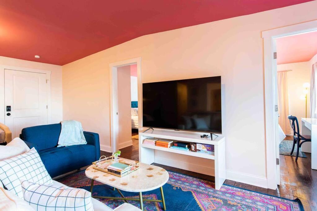 Blush And Bashful Germantown Two Bedroom Apartment ルイスビル エクステリア 写真
