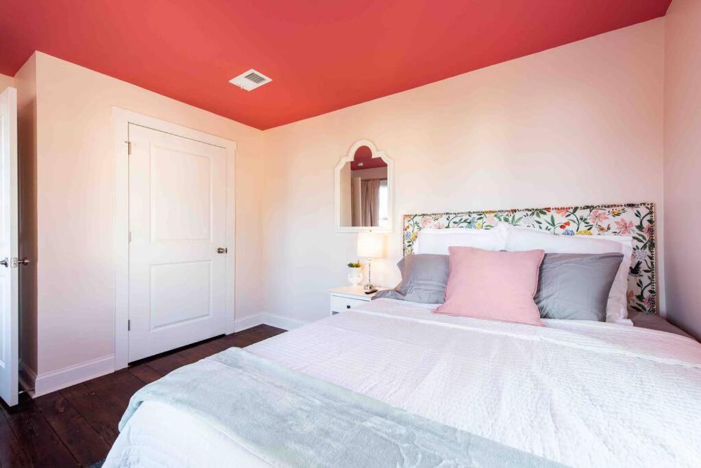 Blush And Bashful Germantown Two Bedroom Apartment ルイスビル エクステリア 写真